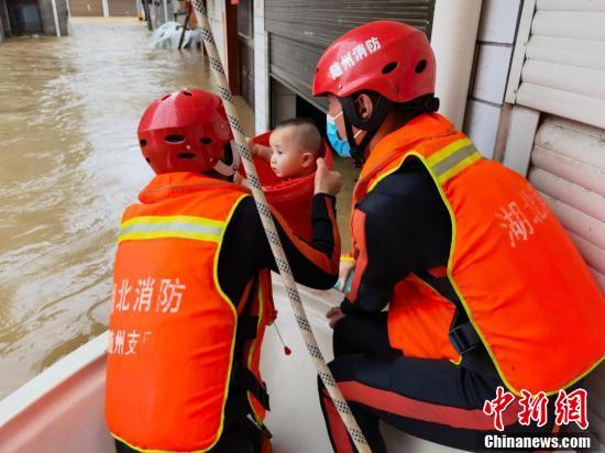辽宁多地遭遇强暴雨袭击,紧急响应启动,救援工作全面展开 辽宁多地遭遇强暴雨袭击,紧急响应启动,救援工作全面展开